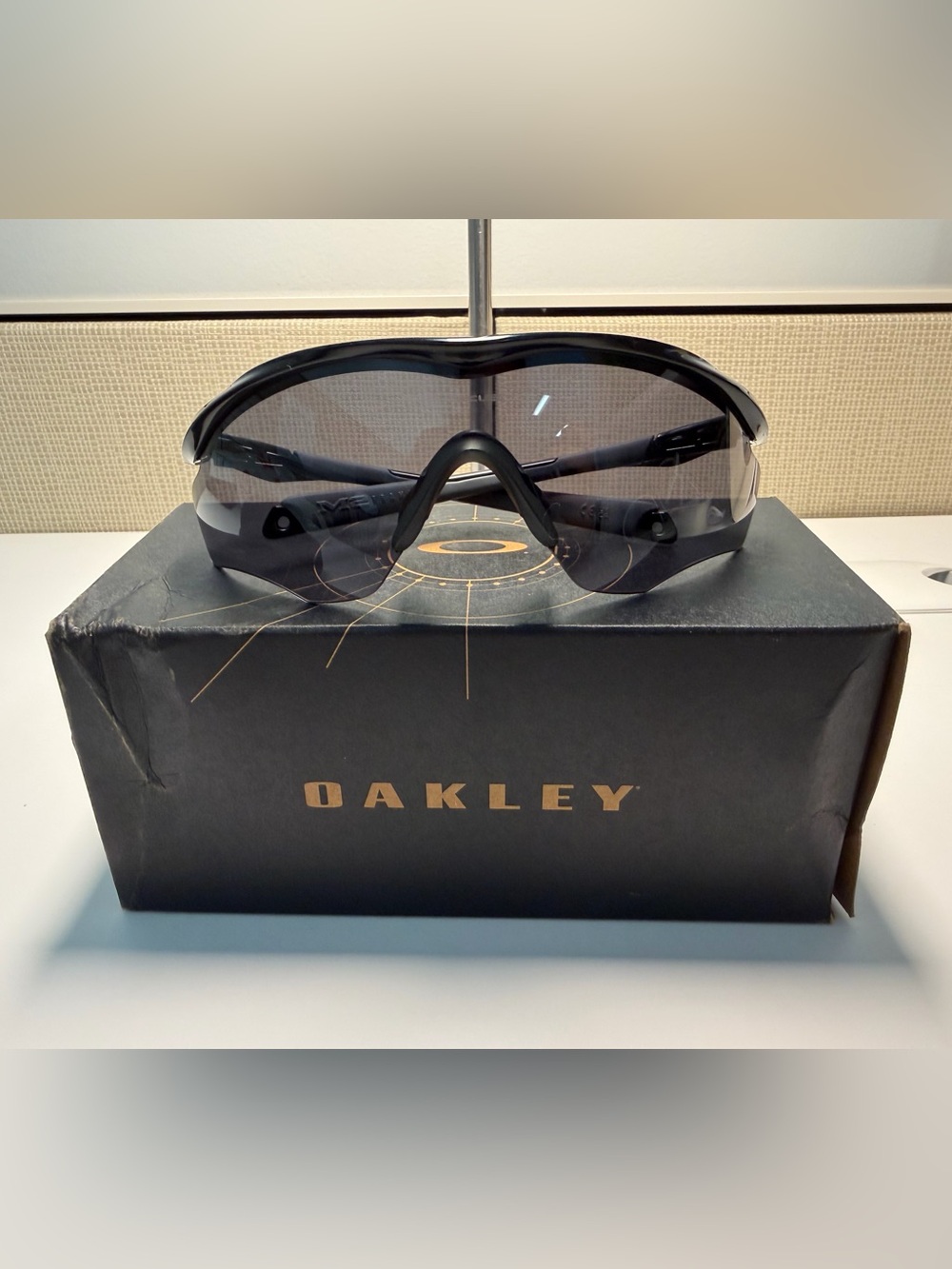 Oakley M2 Frame™ Xl Black Grey Lenses Sport Performance Sunglasses & Case